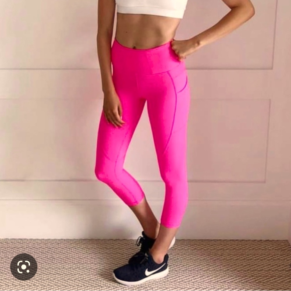 ZYIA. BRIGHT BARBIE PINK LEGGINGS.